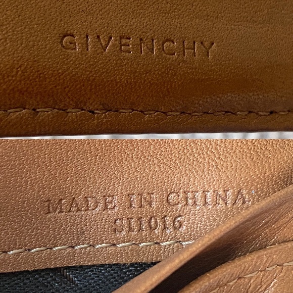 AUTHENTIC BIFOLD GIVENCHY WALLET - Picture 14 of 16